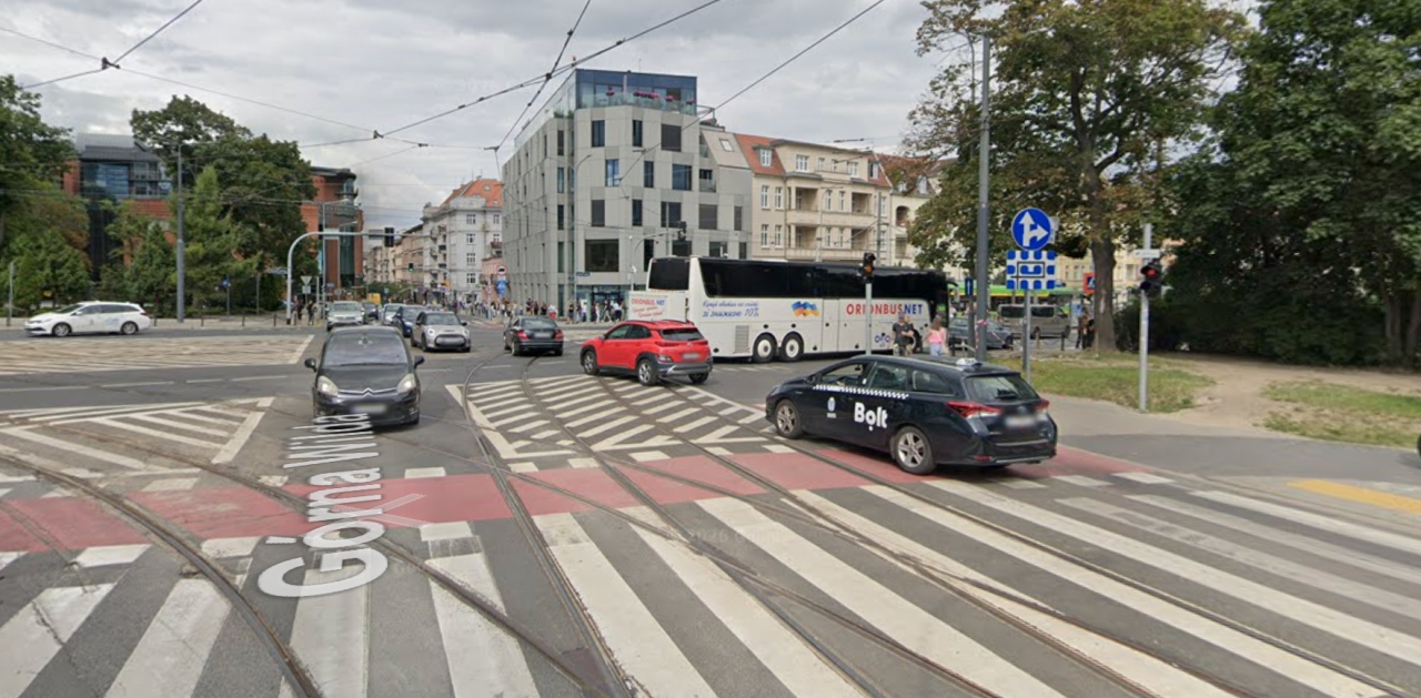 Będą zmiany na ważnym skrzyżowaniu w centrum? Auta blokują tam tramwaje