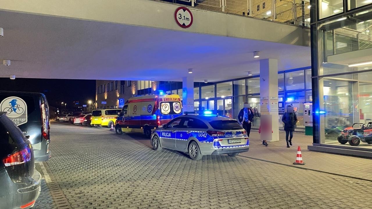 Policja i pogotowie na Termach Maltańskich. Doszło do zasłabnięcia