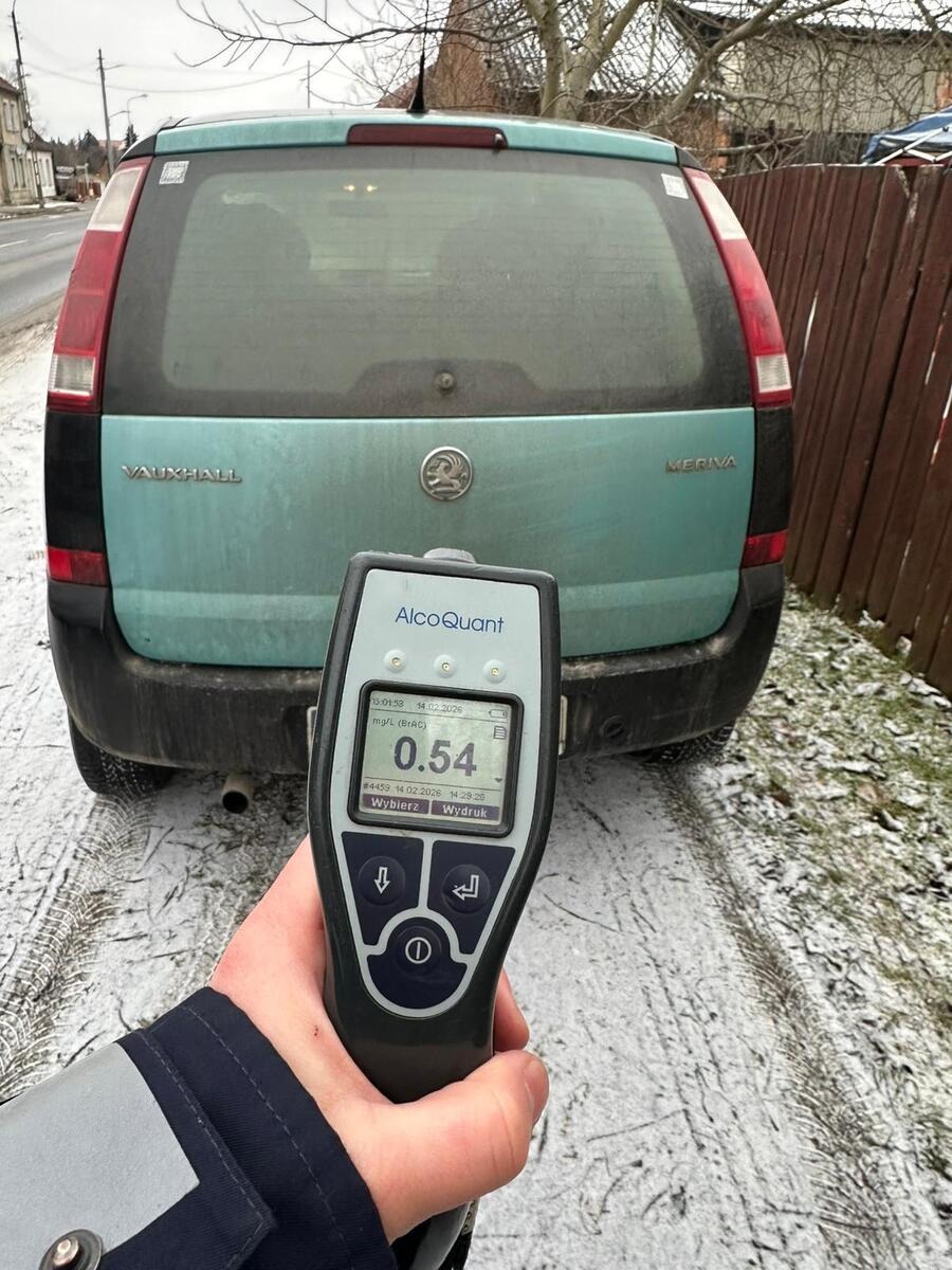 Jechał bez przednich świateł, skończyło się poważnymi konsekwencjami