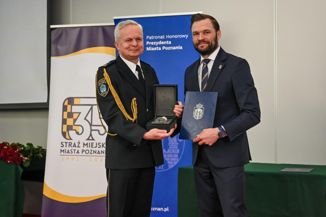 Wielka Srebrna Pieczęć dla poznańskich strażników miejskich