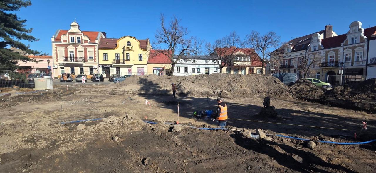 Wyjątkowe, historyczne odkrycie podczas pierwszego dnia remontu podpoznańskiego rynku