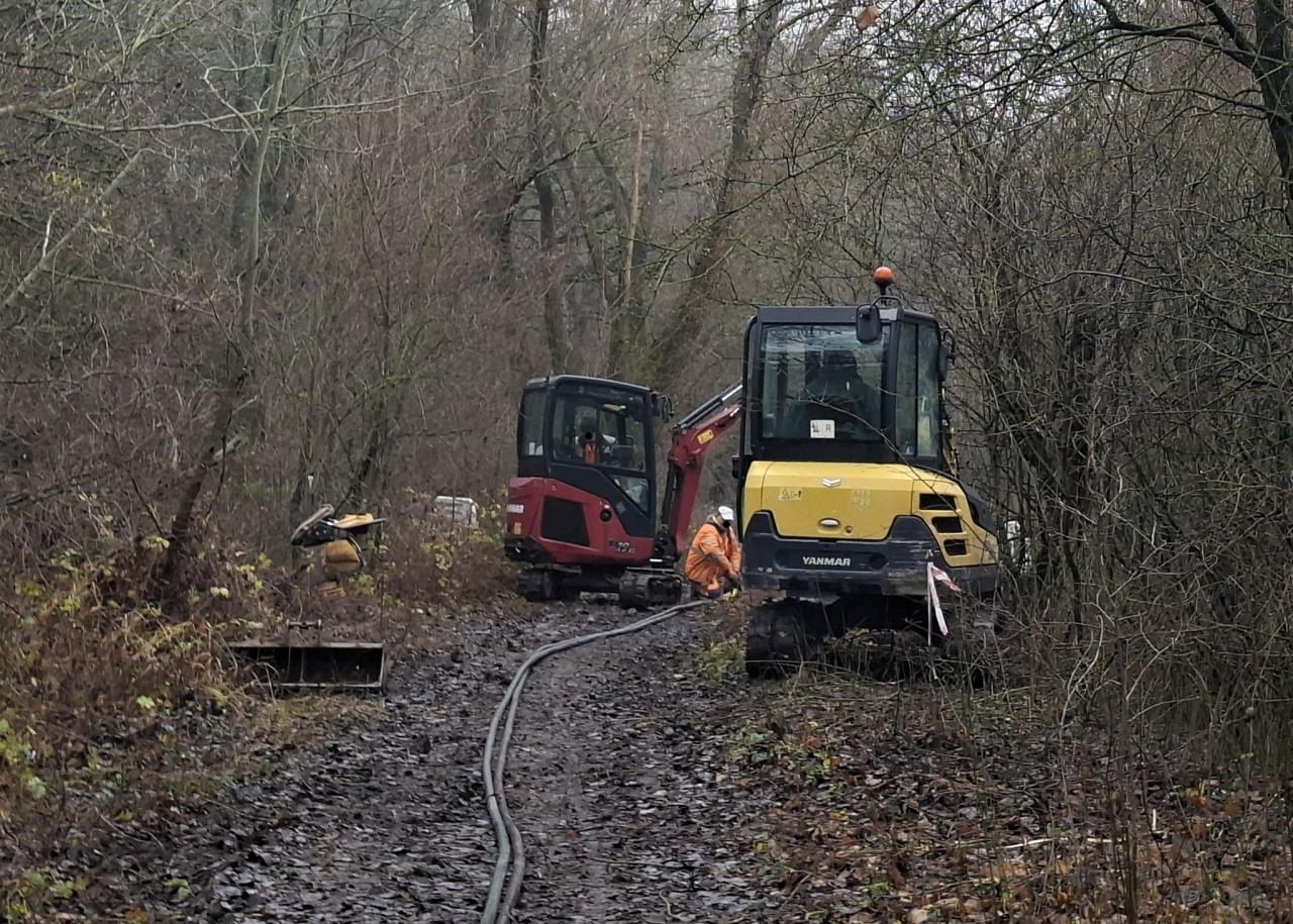 Aquanet bez pozwolenia położył światłowód na użytku ekologicznym Dębina? Jest odpowiedź miasta