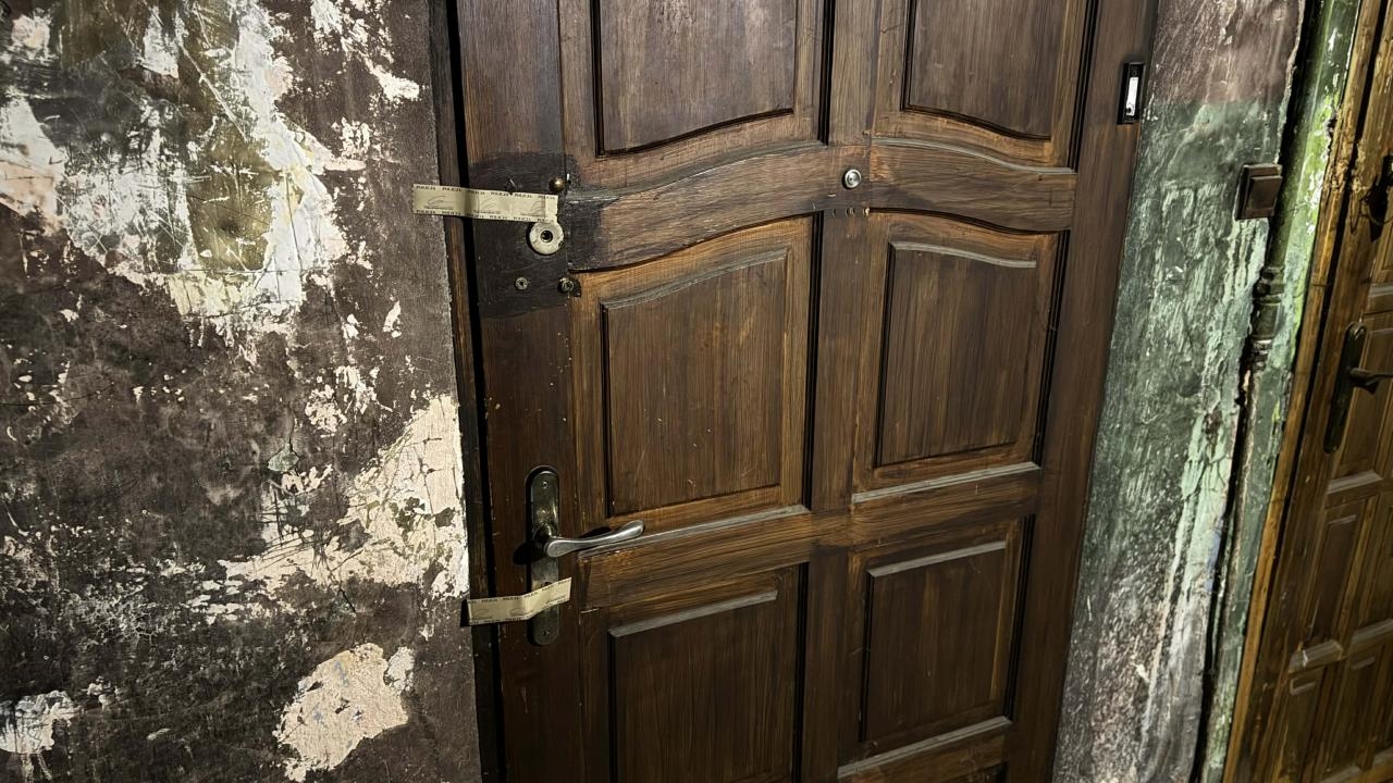 Makabryczne odkrycie w mieszkaniu w regionie. Znaleziono zwłoki 45-latki