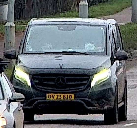 Poznańscy policjanci szukają kierowcy tego samochodu!