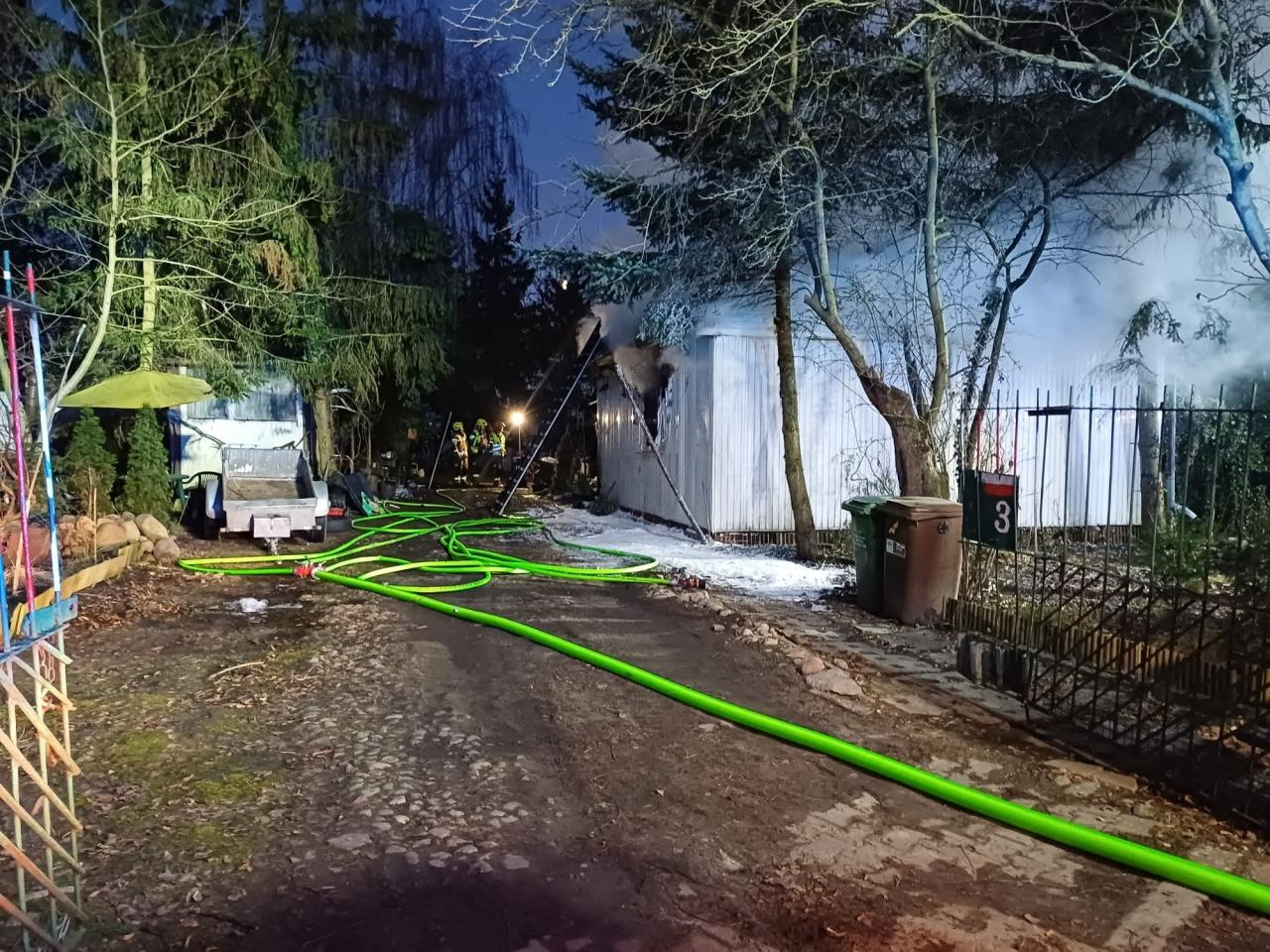 Dom cały w ogniu pod Poznaniem