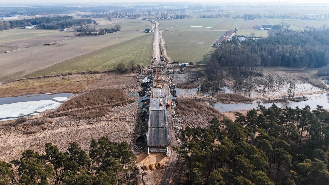 W Wielkopolsce trwa budowa obwodnicy, na którą mieszkańcy czekali od lat. Tak wygląda plac budowy