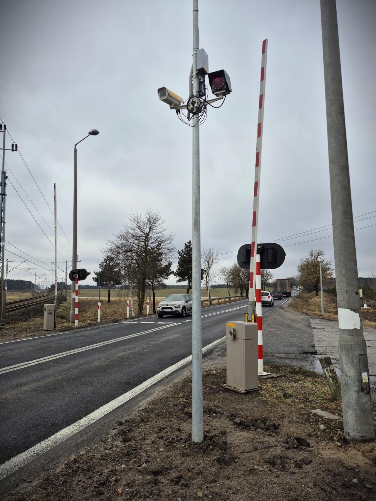 Takie urządzenie już działa przy jednym z przejazdów w Wielkopolsce. Kierowcy muszą bardzo uważać!