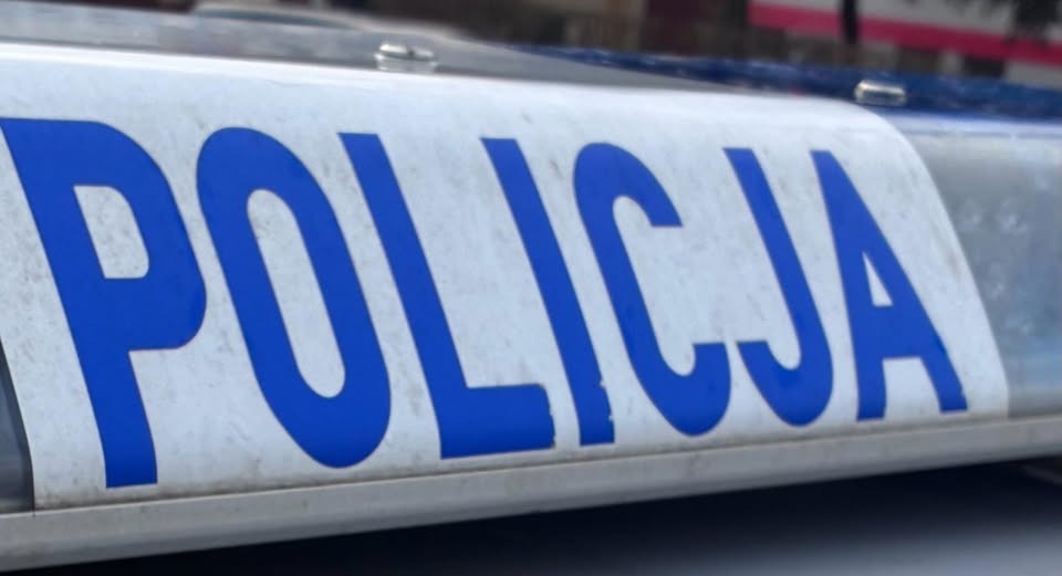 Pościg policyjny za 34-latkiem. Gwałtownie zahamował, zostawił pojazd i uciekał pieszo przed mundurowymi