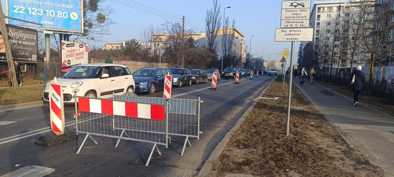 Jadą pod prąd remontowanym odcinkiem ulicy. "Cwaniaczki"