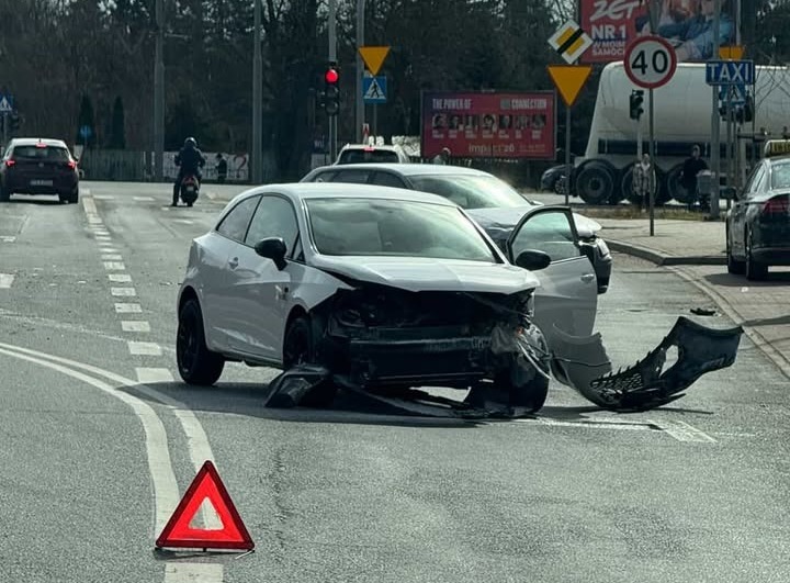 Zderzenie aut na Krańcowej. Utrudnienia