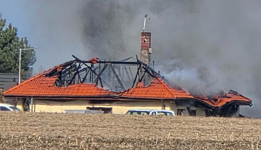 Pożar domu jednorodzinnego pod Poznaniem. Na miejscu 7 zastępów