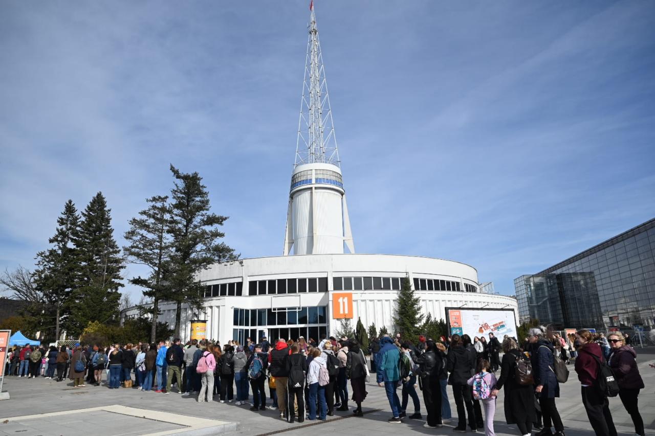 Ogromne kolejki przed wejściem na MTP