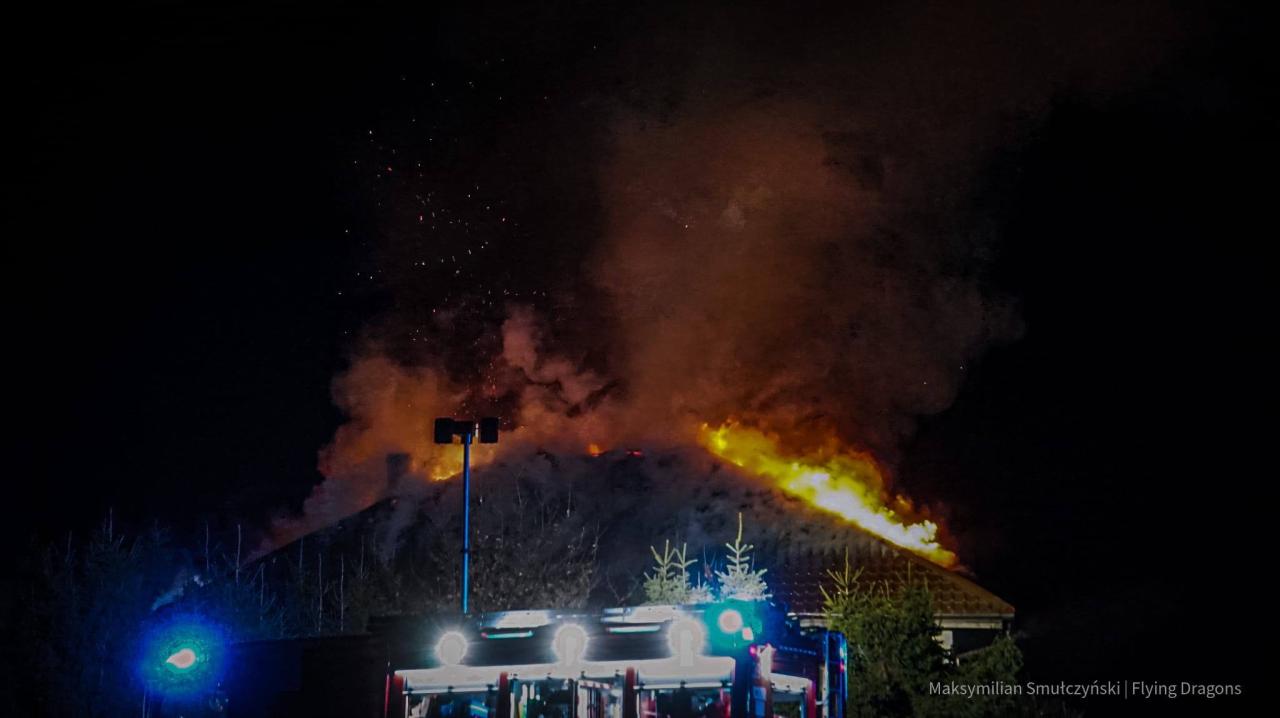 Ogromny pożar domu. Służby walczyły kilka godzin z żywiołem