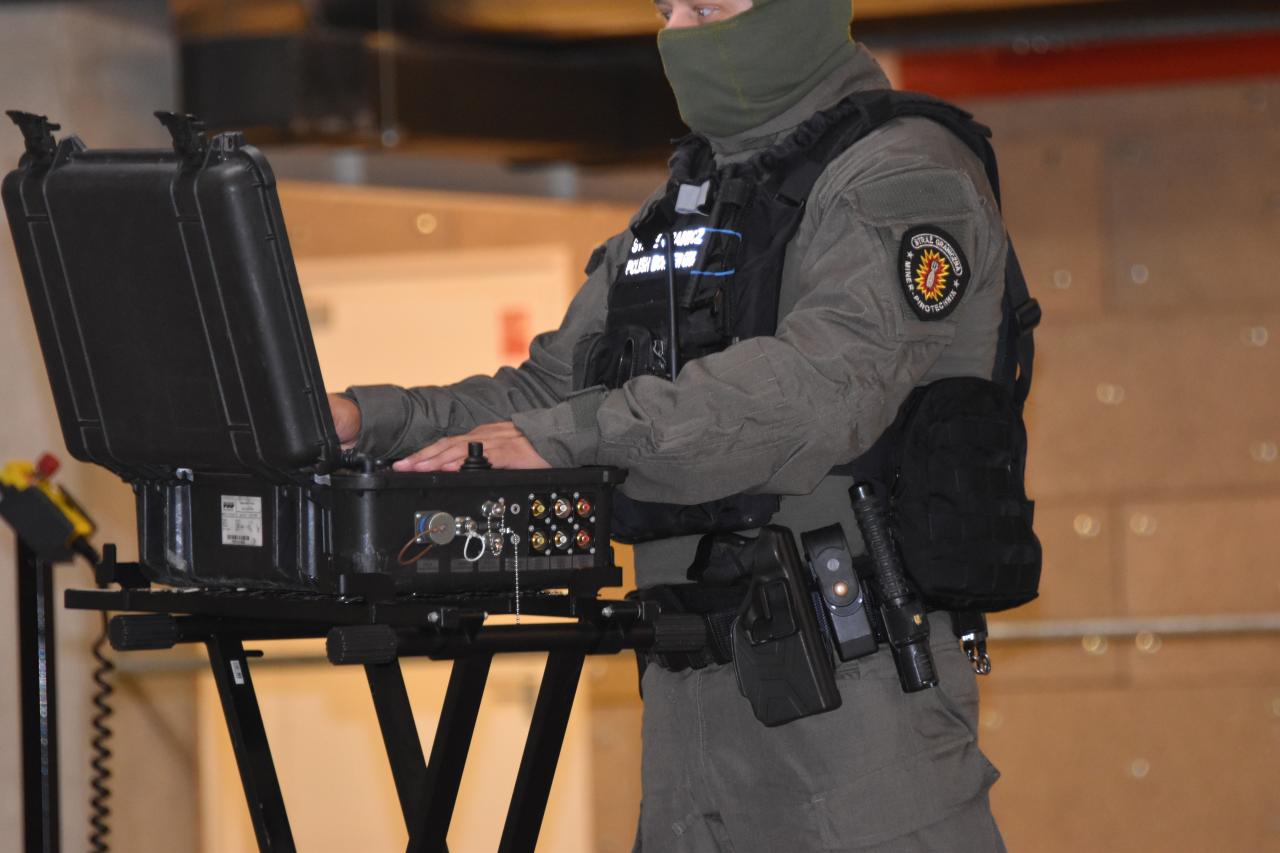 Wyszedł z samolotu na poznańskiej Ławicy i zapalił papierosa. Natychmiastowa reakcja i konsekwencje