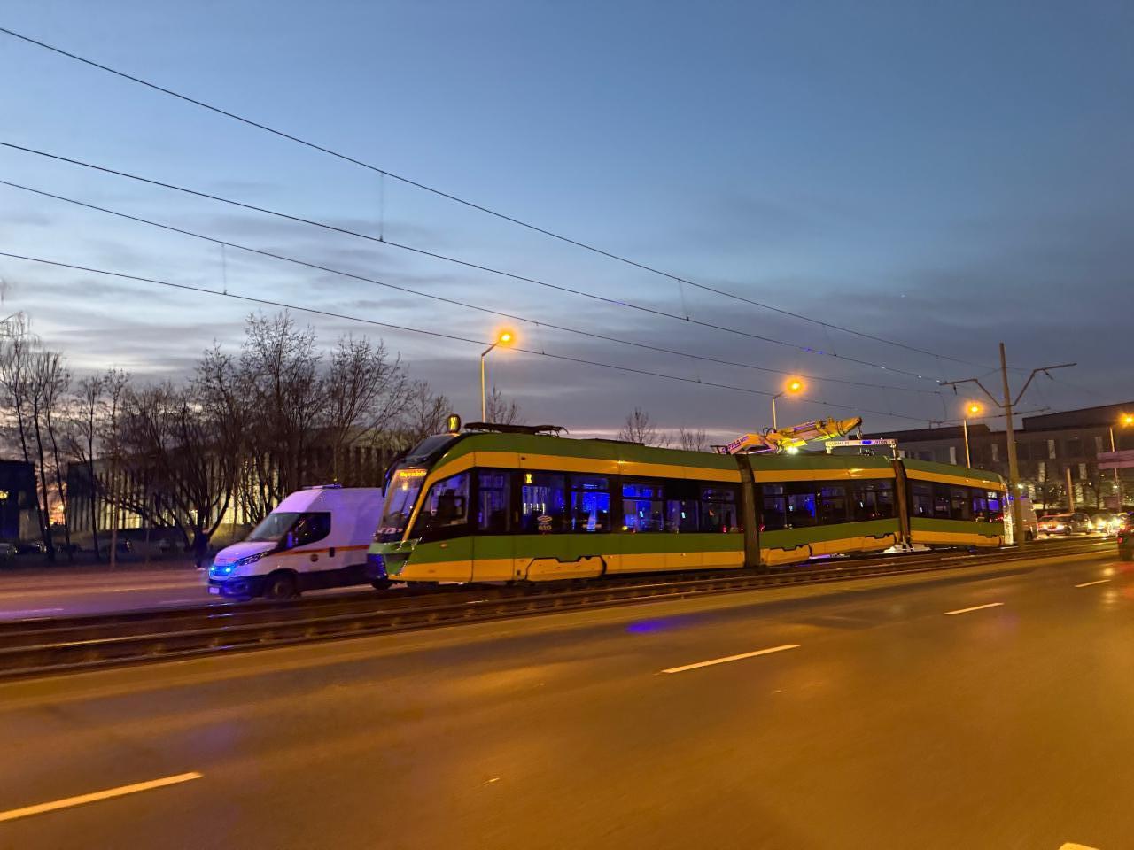 Tramwajowe utrudnienia na Jana Pawła II. Po trasie kursowało pięć autobusów zastępczych