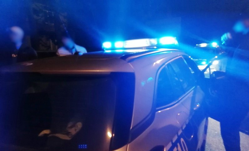 Mieszkaniec zgłosił, iż mężczyzna obserwuje okoliczne posesje. Zatrzymano mieszkańca Poznania