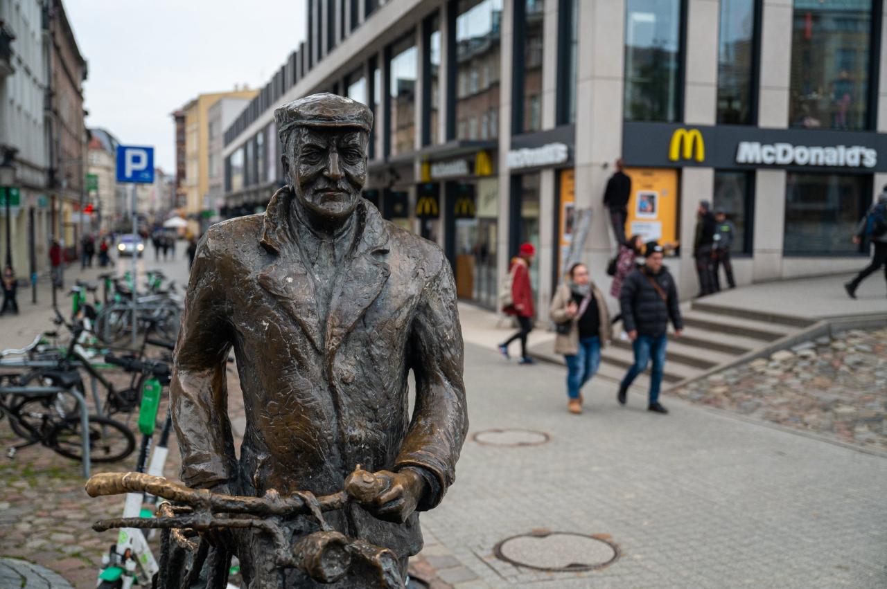 Charakterystyczny poznański pomnik obchodzi dziś swoje święto. Krąży o nim pewna legenda