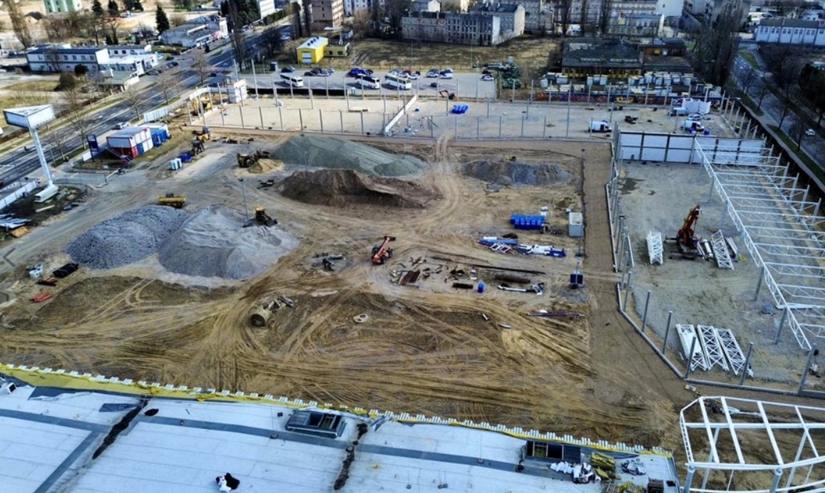 Obiekt po byłym hipermarkecie Tesco w regionie zniknął z powierzchni ziemi. Powstaje tu nowy park handlowy
