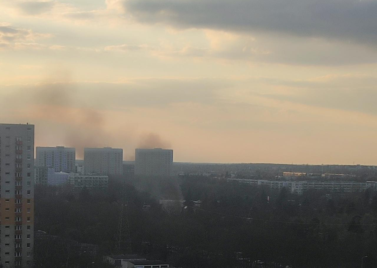 Ciemny dym nad północnym Poznaniem