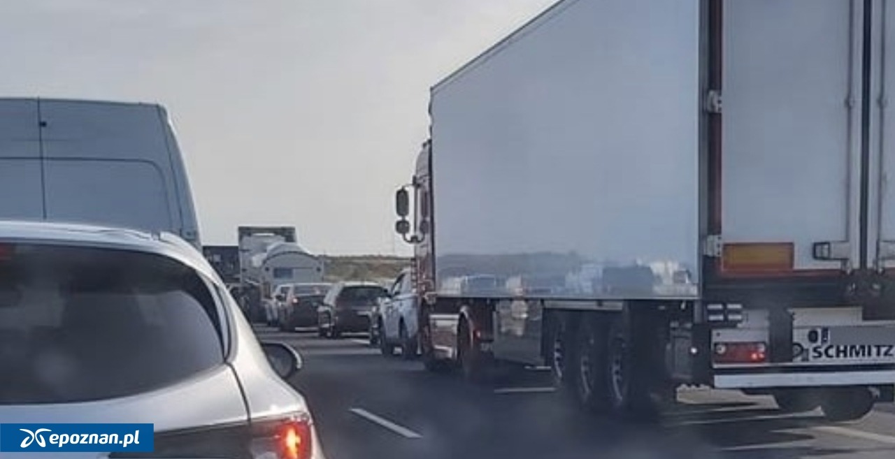 Korek na S11 pod Poznaniem po zderzeniu aut