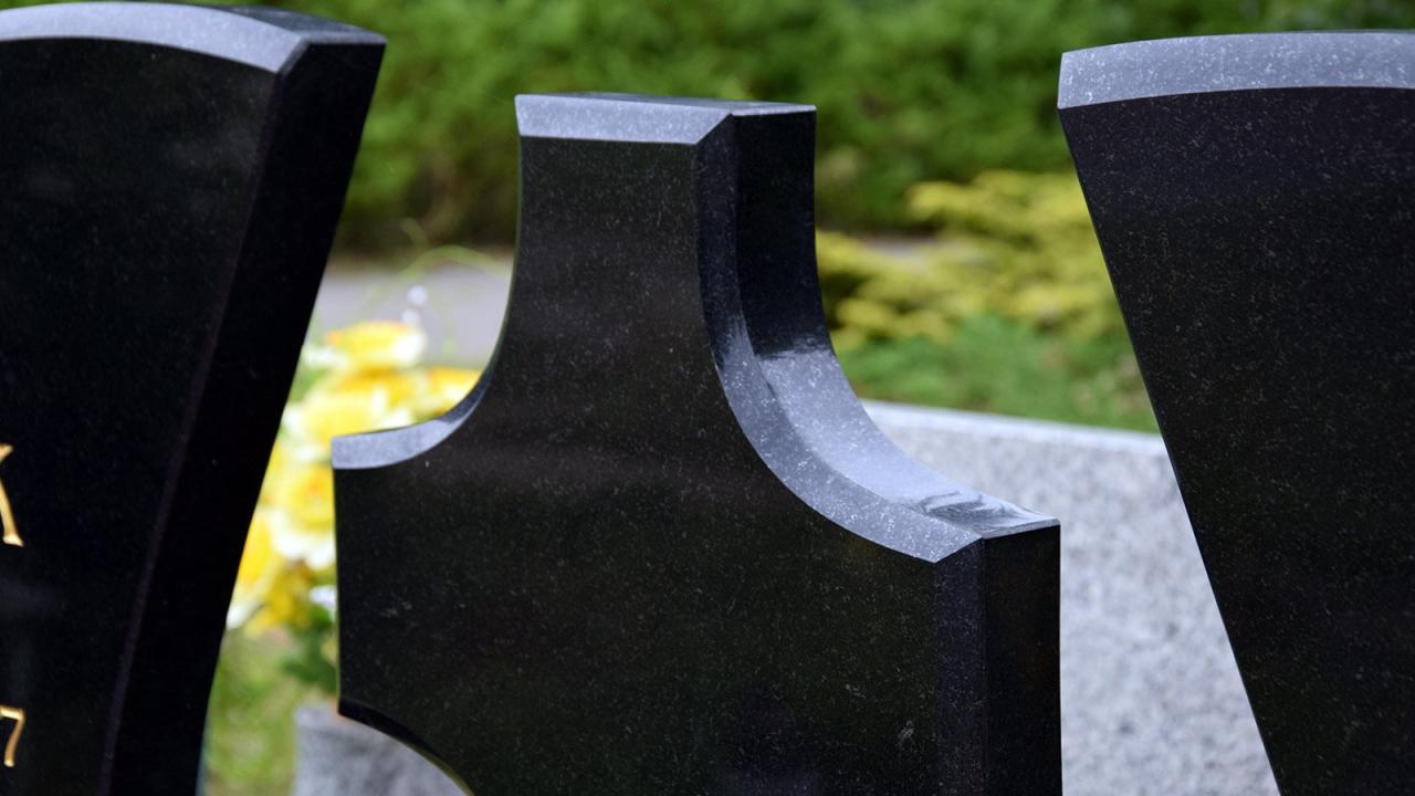 Problem na poznańskim cmentarzu? "Zarządzający chyba zaspali"