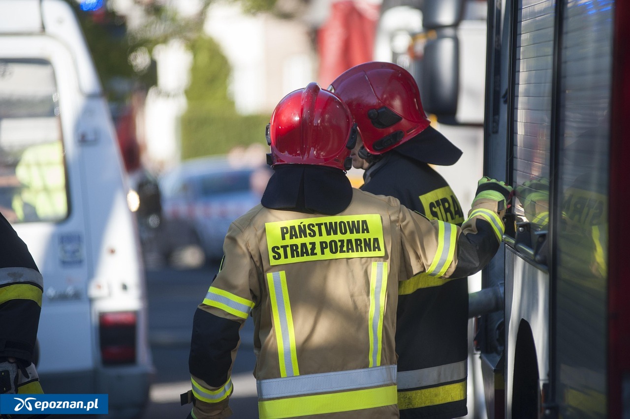 Pożar w podpoznańskiej miejscowości. "Cały dom zniszczony", na miejscu 10 zastępów strażaków