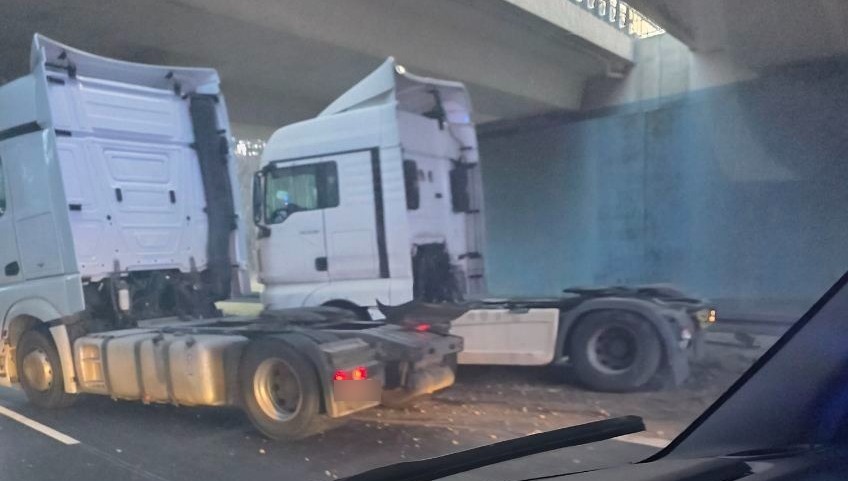 Zderzenie dwóch ciężarówek na S11 pod Poznaniem. Utrudnienia!