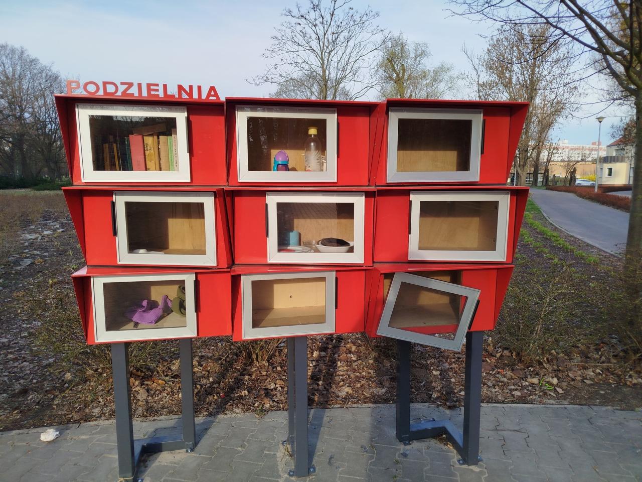 Stoi zaledwie kilka miesięcy i ktoś właśnie ją uszkodził. "Czy wszystko musimy robić idiotoodporne?"