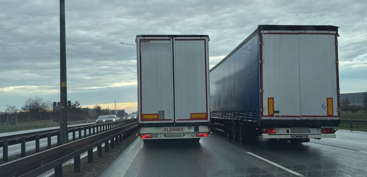 Kierowcy ciężarówek ignorują przepisy na autostradowej obwodnicy Poznania. "To notoryczne"