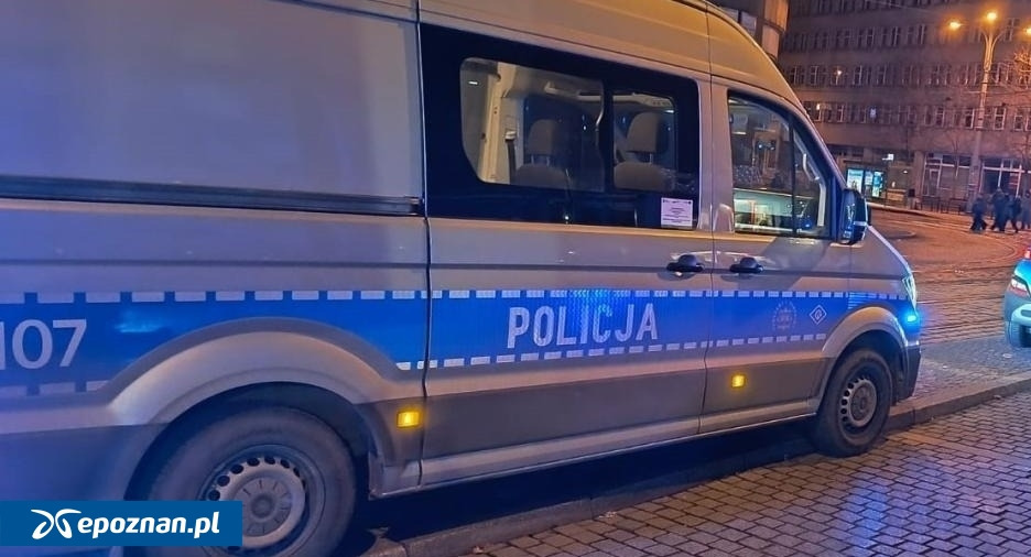 Zatrzymanie w centrum Poznania. Agresywny mężczyzna miał zaczepiać przechodniów