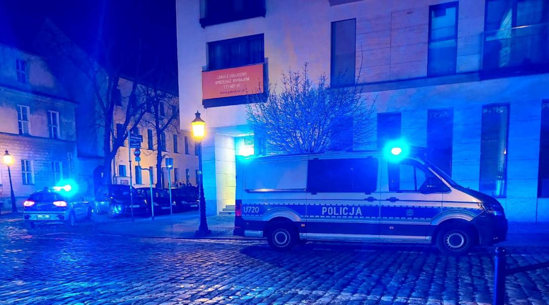 Niepokojąca sytuacja z przedmiotem przypominającym pistolet w okolicach poznańskiego Starego Rynku?