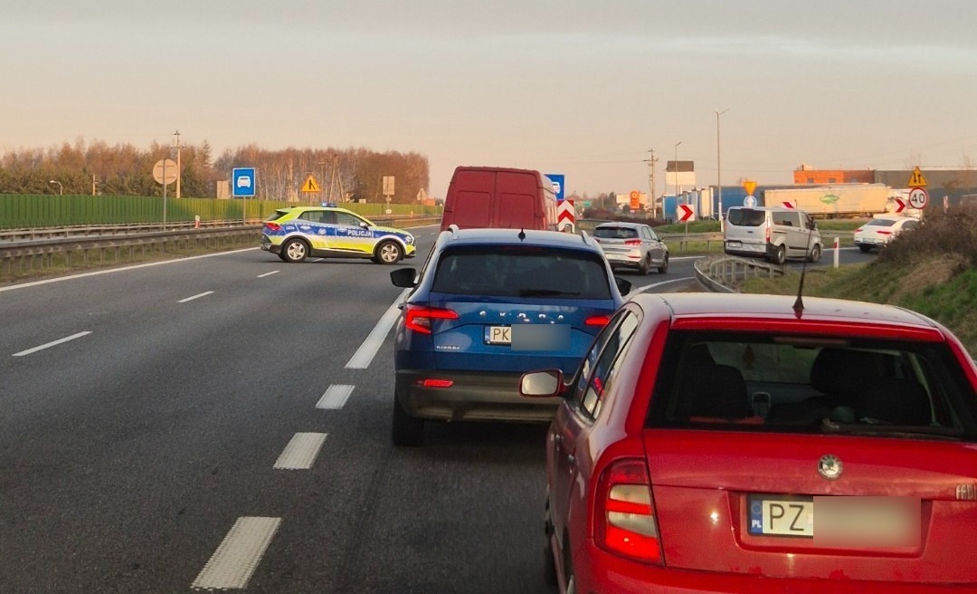 Poważny wypadek na trasie S11 pod Kórnikiem, droga zablokowana."Ogromne korki"