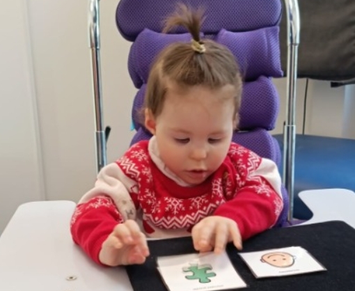 Mała Poznanianka przyszła na świat z rzadką wadą genetyczną. Potrzebuje tylko tego sprzętu, żeby móc stanąć na nogach