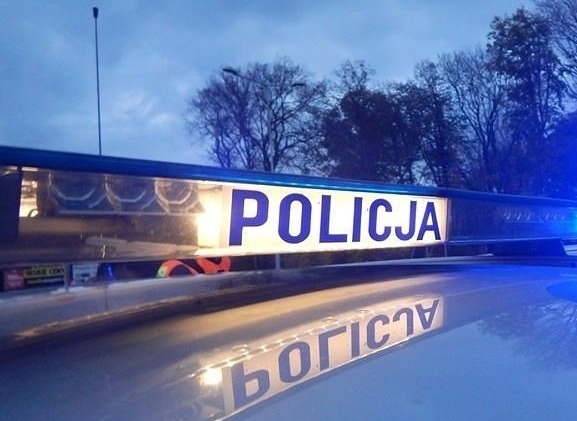 Zablokowana droga na DK11. Zderzenie dwóch samochodów