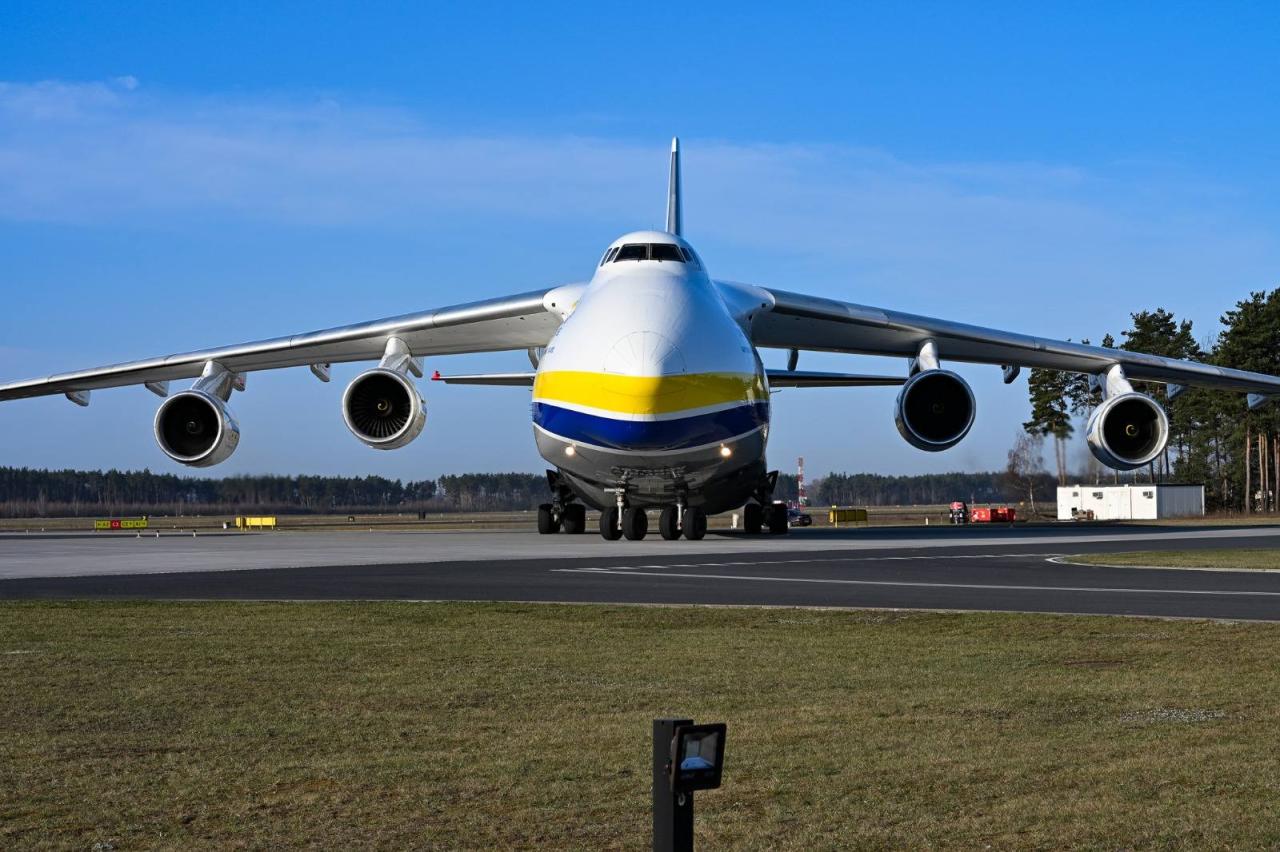 "Historyczny moment" w wielkopolskiej bazie wojskowej. Pojawił się tam jeden z największych samolotów świata!