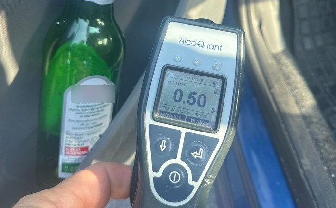 Obcokrajowiec przyłapany pod Poznaniem z piwem za kierownicą. Zostanie deportowany