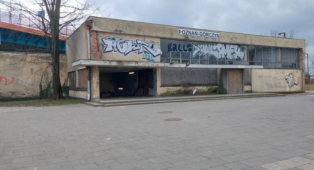 Budynek stacji kolejowej PKP Poznań Górczyn odstrasza wyglądem. "To nie jest ładna wizytówka Poznania."