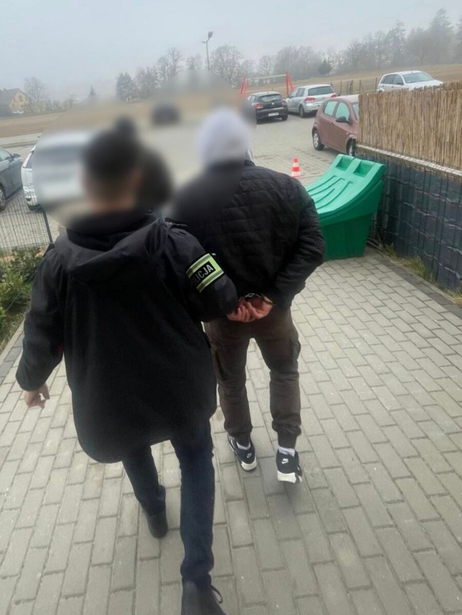 Wielkopolscy policjanci odnaleźli mężczyznę, który ukrywał się w Niemczech. Był skazany za alimenty i znęcanie się fizyczne
