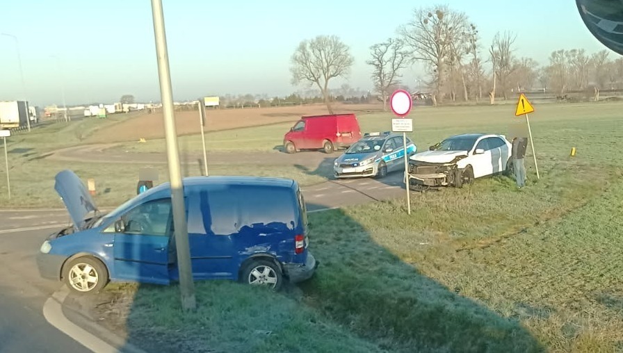 Zderzenie aut na "krajówce" w regionie. Utrudnienia