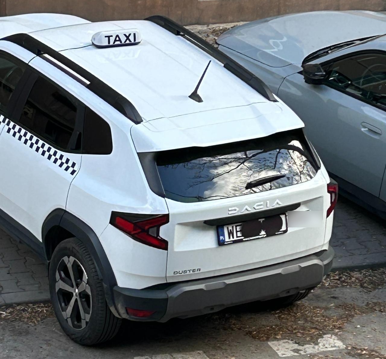 Zasłaniają magnesem tablice aby nie płacić za parkowanie. Konsekwencje mogą byćznacznie poważniejsze