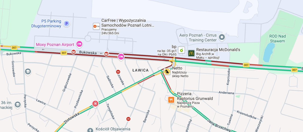 Zdarzenie drogowe przy poznańskim lotnisku. Duże utrudnienia