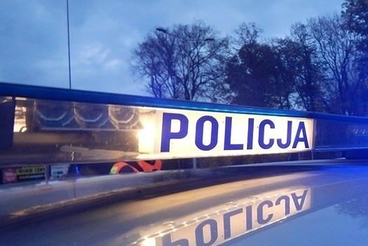 Wypadek na DK32. Dwie osoby ranne. Droga jest zablokowana