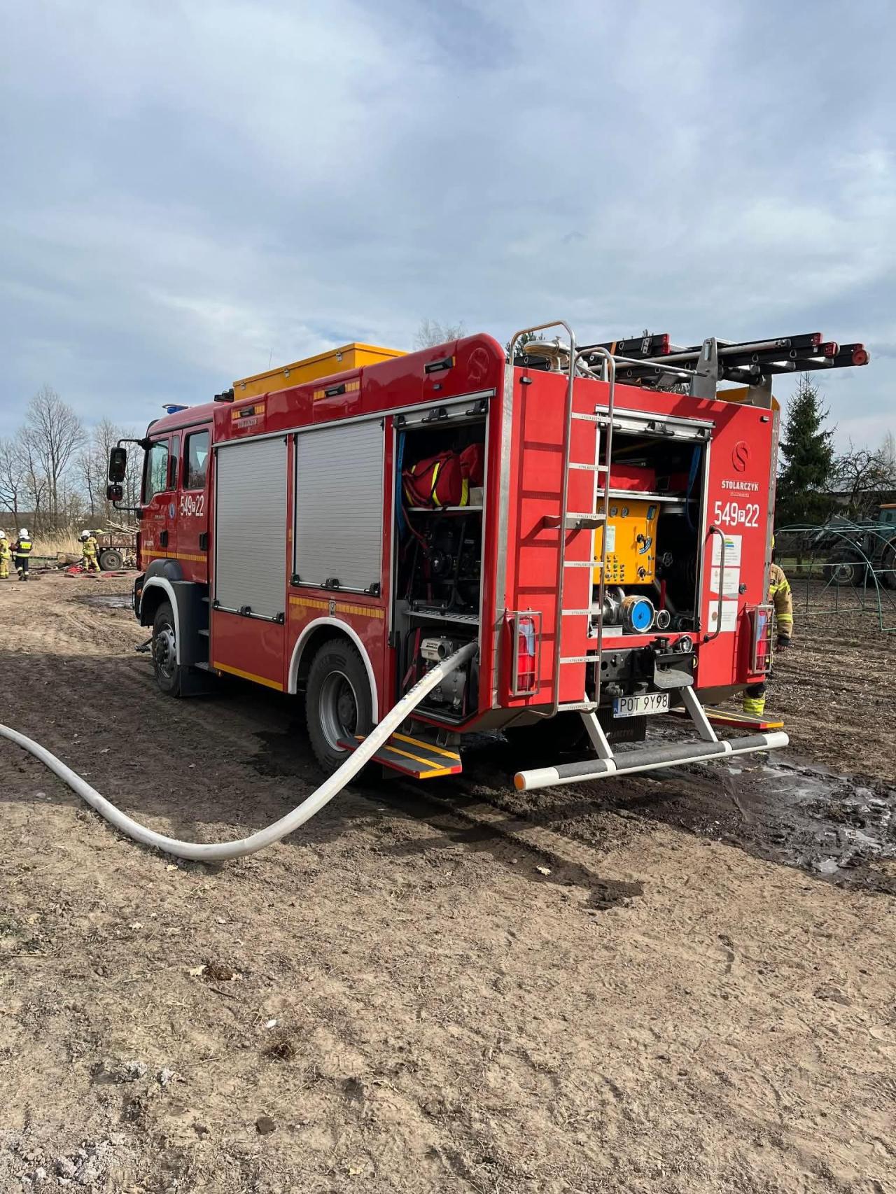 Region. Spłonął budynek gospodarczy wraz z drogimi maszynami. Straty wynoszą około 150 tysięcy złotych