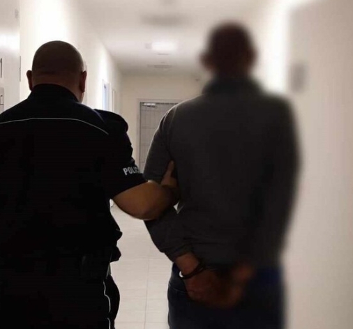 Policjanci z Jarocina wszczęli procedurę deportacyjną wobec 39-letniego obywatela Ukrainy. Kradł i jeździł po pijaku