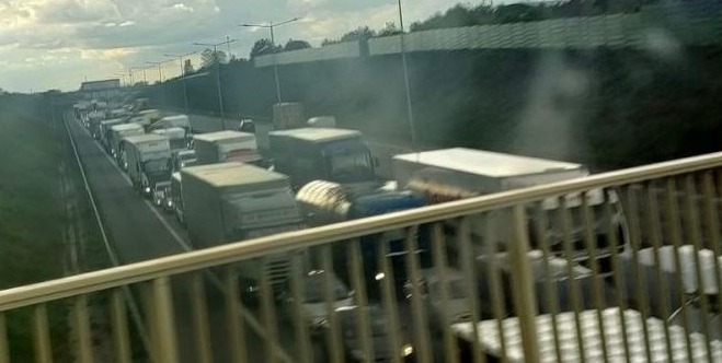 Kolizja na poznańskim odcinku A2. Utrudnienia i korki