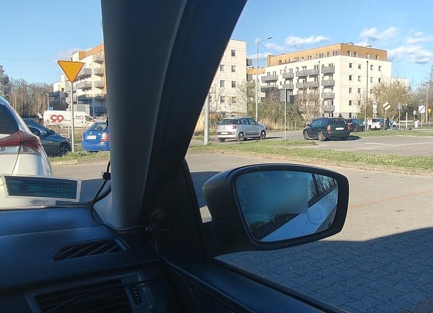 Kierowcy zniecierpliwieni, ponieważ nie mogli wyjechać z parkingu przy szpitalu. Wszystko przez awarię prądu
