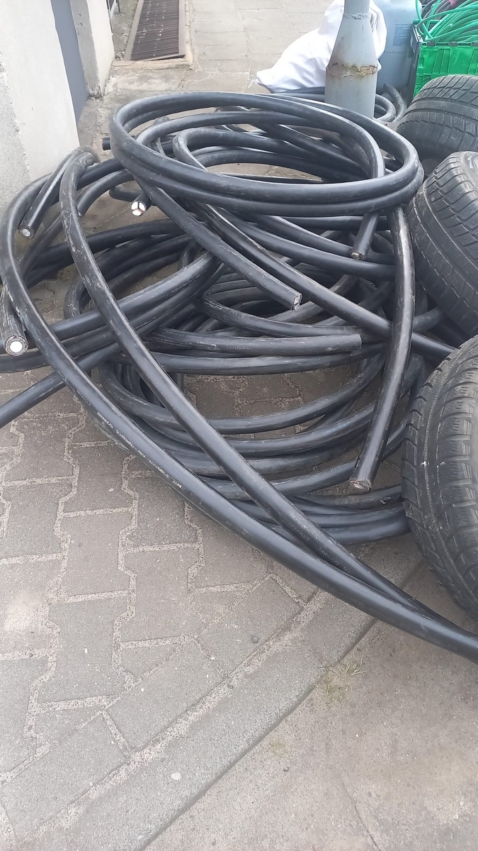 Ukradli 5 kilometrów miedzianego kabla wartego ponad 100 tysięcy złotych. Duża akcja policji pod Poznaniem