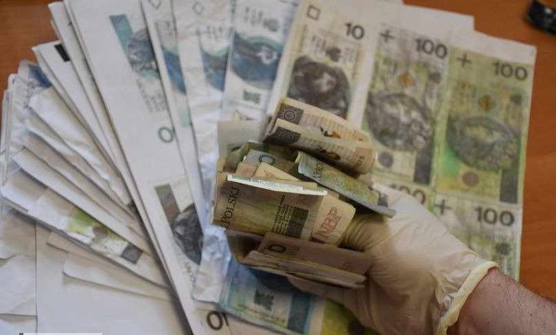 "Nadal wykorzystują nieuwagę i pośpiech pracowników handlu". Jest apel policji z regionu!