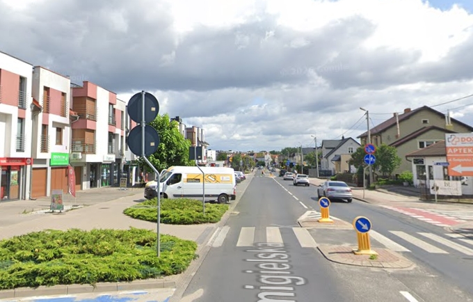 Próba uszkodzenia automatu do gier w celach rabunkowych? Maszyna stała tuż obok baru