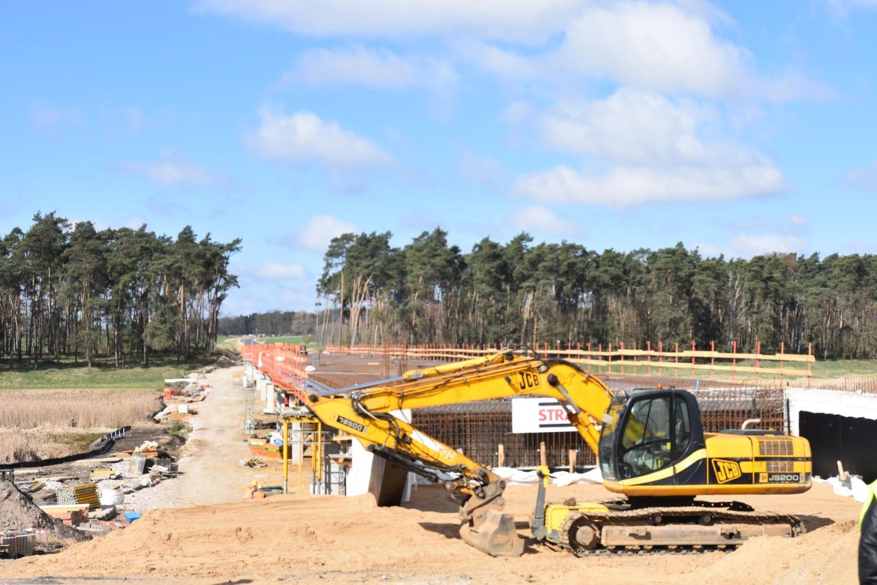 Wyczekiwana obwodnica powstaje w regionie. Połowa prac za wykonawcą